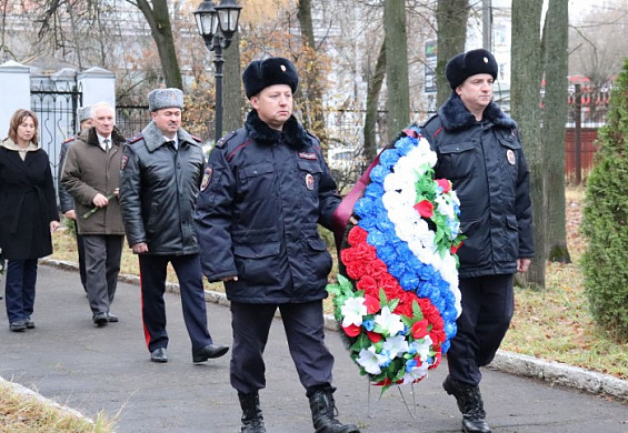 В Иванове почтили память погибших стражей правопорядка